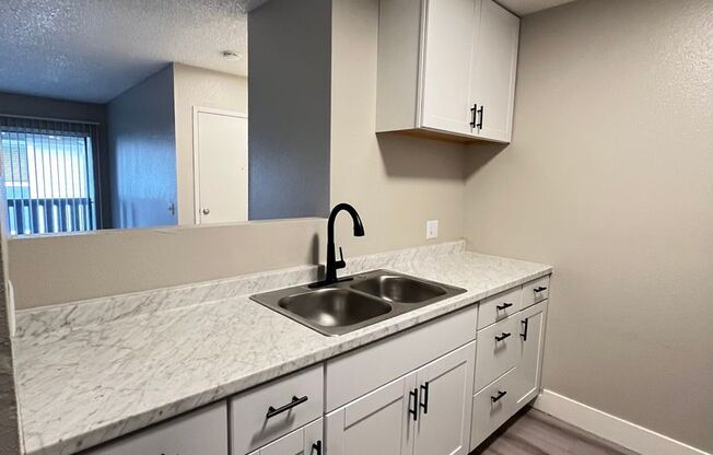 2 beds, 1 bath, 896 sqft, $2,250, Unit 006