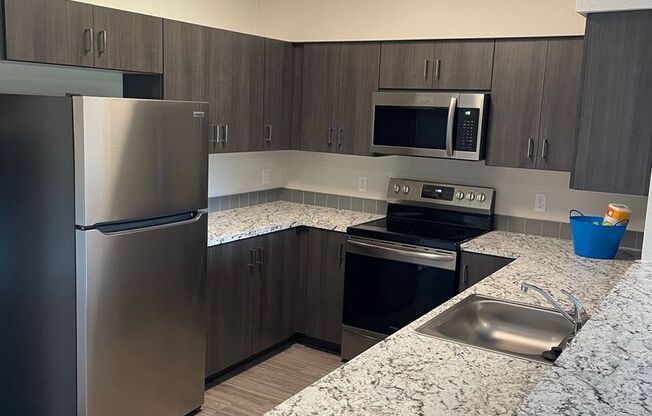 2 beds, 2 baths, 921 sqft, $1,929, Unit 206