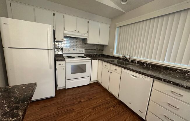 2 beds, 1 bath, $1,800, Unit 7167