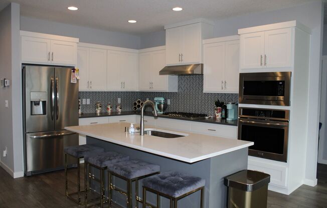 BEAUTIFUL 4+ BR, 2.5 BA TWO STORY HOME IN FRASIER DOWNS! PET FRIENDLY!