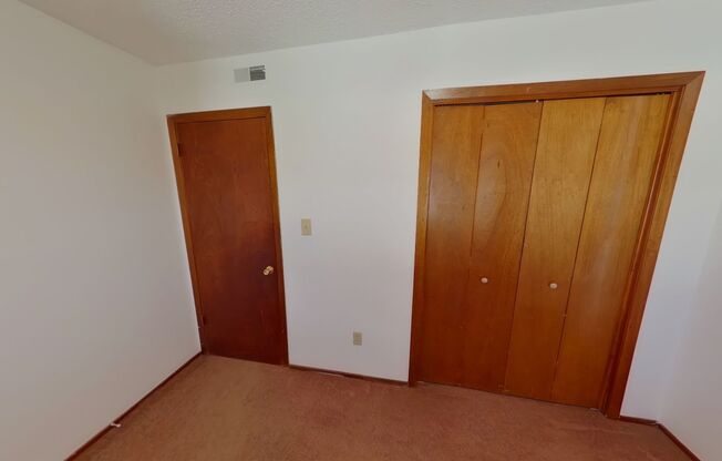 2 beds, 1 bath, $775, Unit # 4