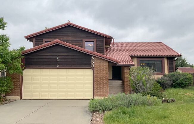 3 Bedroom Home Available Near Research Pkwy & Rangewood Dr!