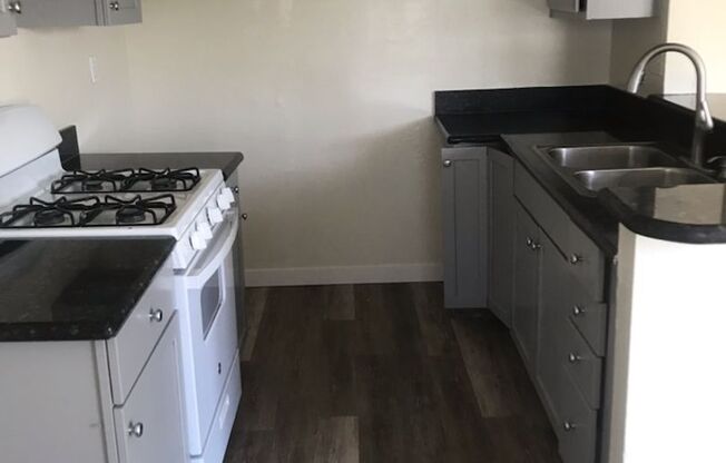 Cozy 2 Bedroom 1 Bath with Garage Apartment in Hawaiian Gardens – Now Leasing!