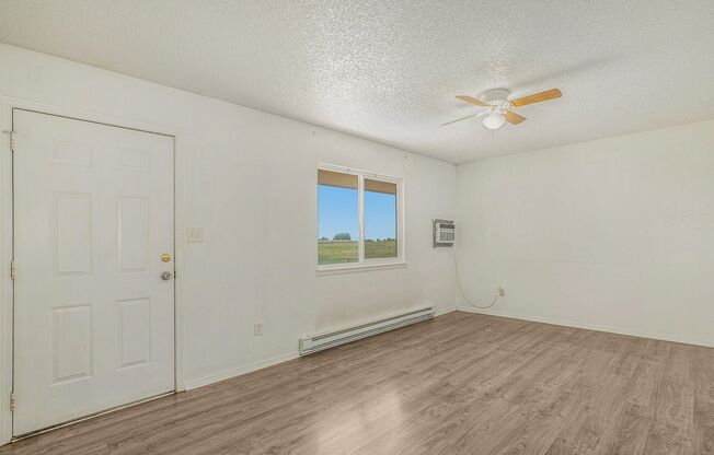 2BD/1BA in Pueblo West!