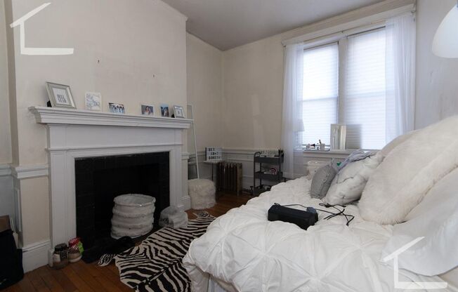 9/1/25 Spacious Egmont St 4BR with heat included!