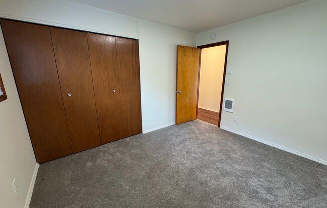 2 beds, 1 bath, 740 sqft, $1,525, Unit 10