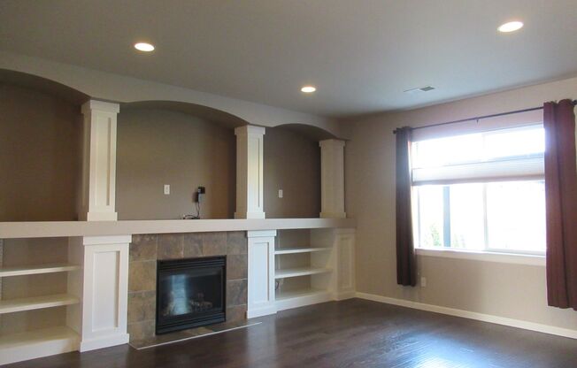 Gorgeous 5 bedroom 2.5 bath home in Lakeland Hills