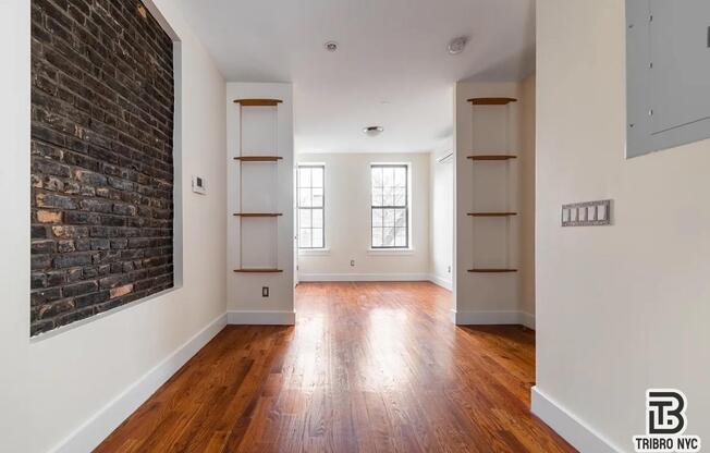 215 MARION ST