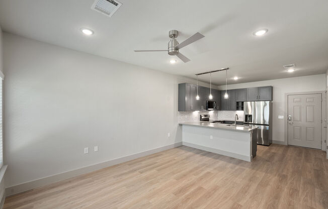 Studio, 1 bath, 646 sqft, $1,575