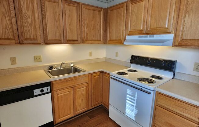 2 beds, 1 bath, $769, Unit Unit #12