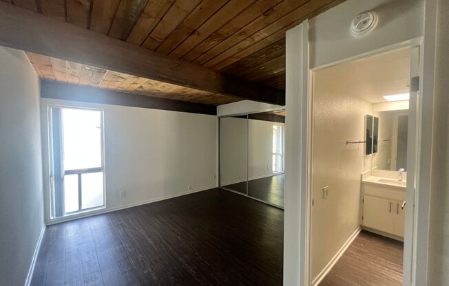 1 bed, 1 bath, 700 sqft, $2,595, Unit 17