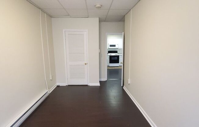 2 beds, 1 bath, $1,050, Unit 3