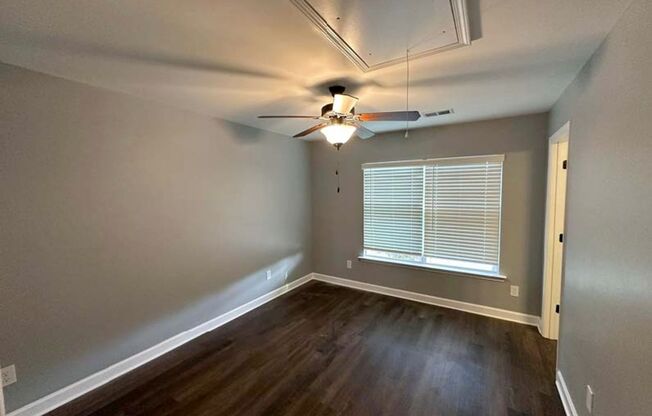 3 beds, 2.5 baths, $1,250, Unit 1923 Wiley St, TH