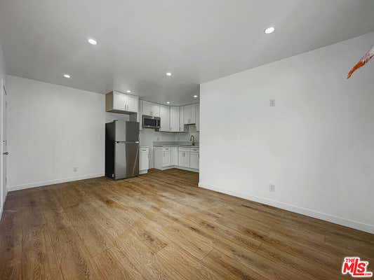 2 beds, 1 bath, 700 sqft, $2,895