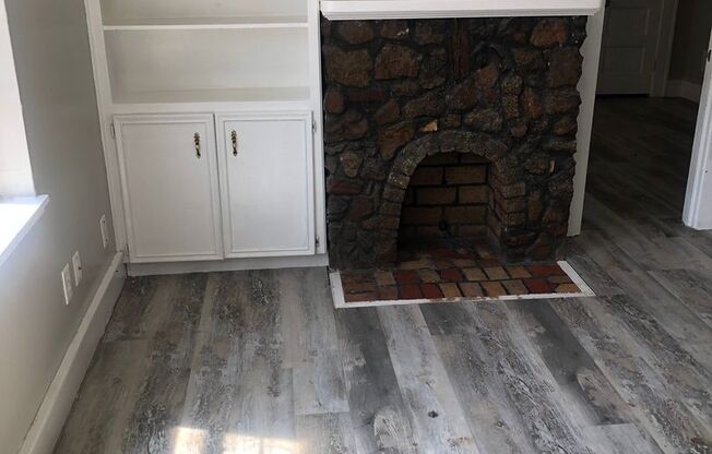 Cozy 2 Bed 2 Bath - AVAILABLE NOW!