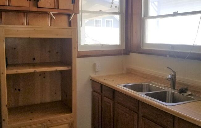 2 beds, 1 bath, $3,200