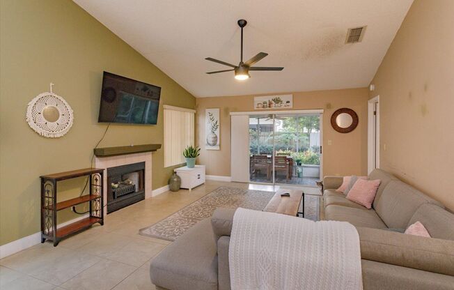 ✨ Charming Longwood Townhome with Modern Updates & Solar Power