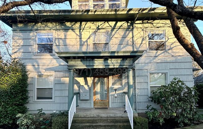 4318 SE MILWAUKIE AVE