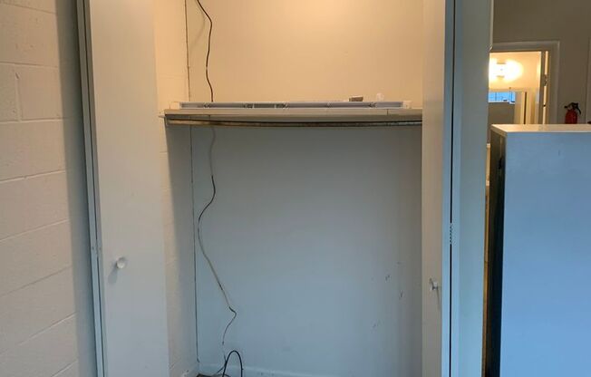 Studio, 1 bath, $815, Unit 351 S. Lincoln St  Apt 1