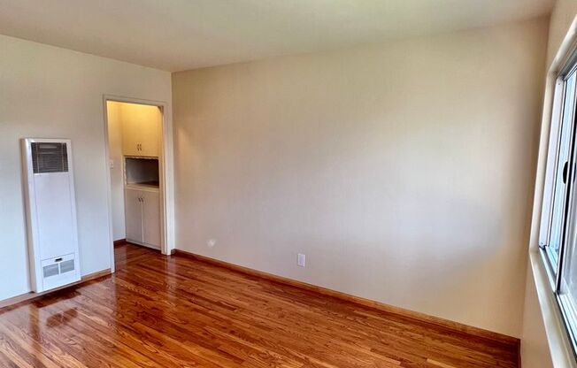 1 bed, 1 bath, 700 sqft, $1,895, Unit 800 Roswell #2