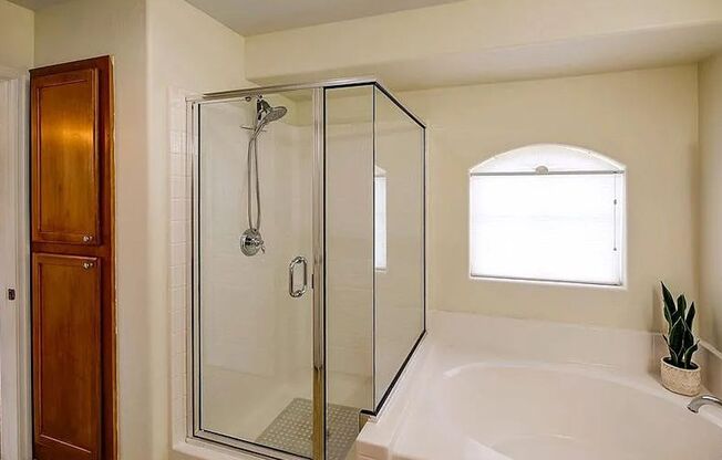 4 beds, 3 baths, $3,220, Unit # 129