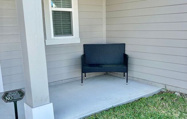 Spacious 3-Bedroom Home with Bonus Room – Modern Living & Prime Location!