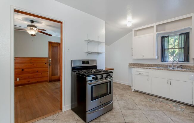 2 beds, 1 bath, $2,295