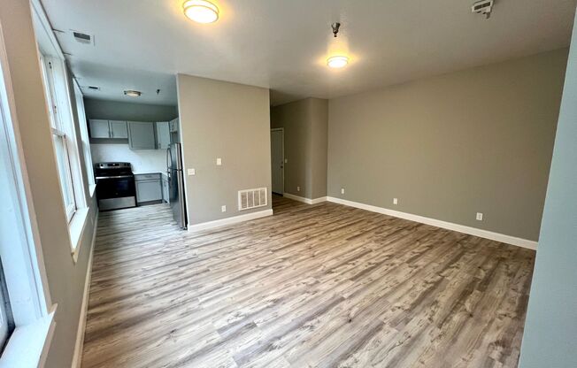 2 beds, 1 bath, $1,295, Unit 305 S 16th St. - Unit 306