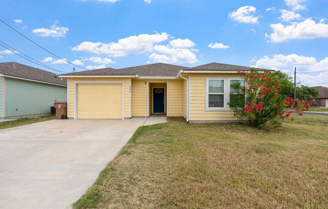Stunning 3-Bedroom, 2-Bath Home on Corner Lot in Flour Bluff – Built in 2020!