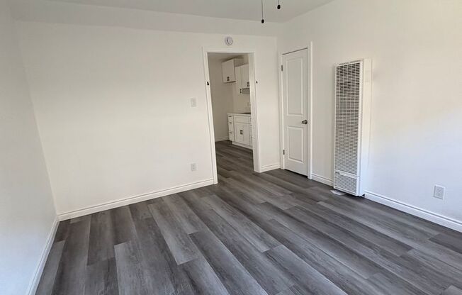 Studio, 1 bath, 400 sqft, $1,495, Unit 21B
