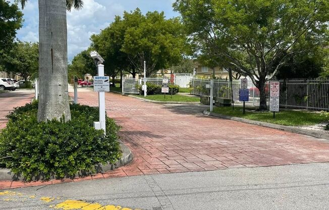 1157 Golden Lakes Blvd # 615