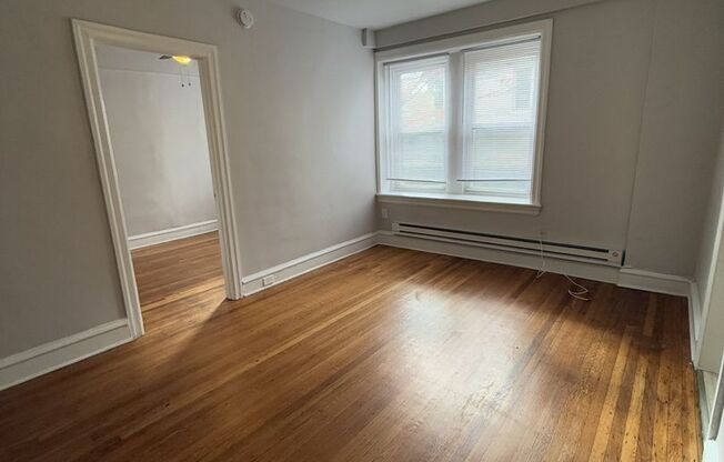 1 bed, 1 bath, $1,300, Unit B202