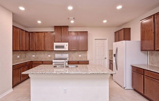3 beds, 2 baths, $2,050