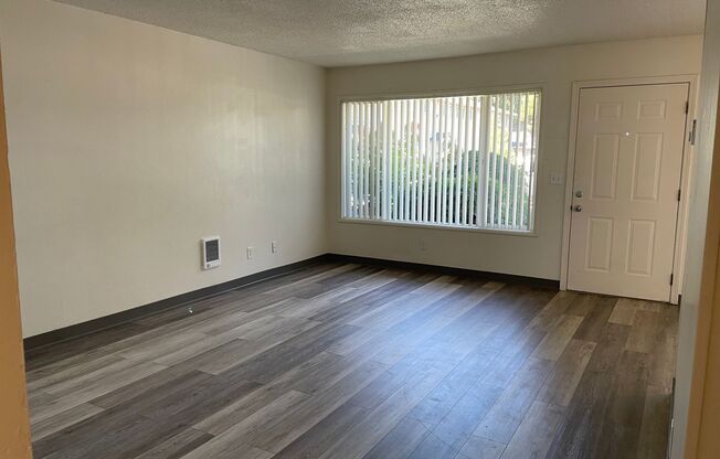 2 beds, 1 bath, 925 sqft, $1,470, Unit 2