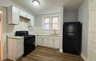 2843 W BERTEAU AVE