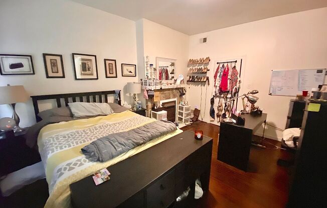 4 beds, 2 baths, 2,000 sqft, $2,200, Unit Front / A