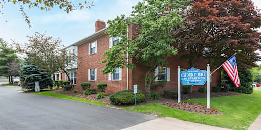 Oxford Court Apartments Exterior