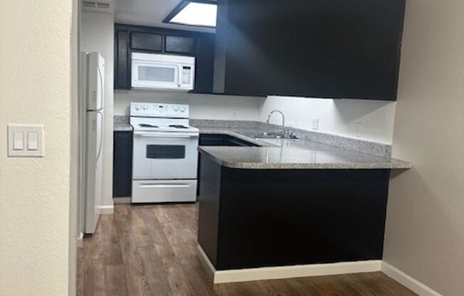 2 beds, 2 baths, 1,040 sqft, $1,610, Unit 263