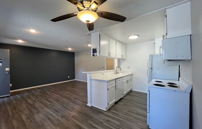 2 beds, 1 bath, 1,000 sqft, $1,898, Unit 120