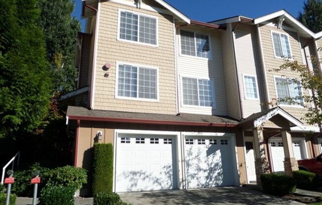 3 beds, 2.5 baths, $2,695, Unit # #F 1