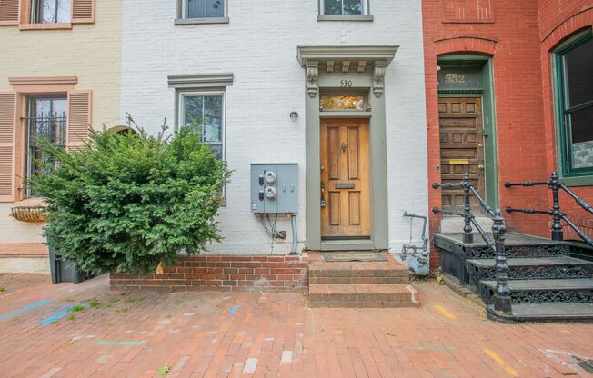 Amazing 3 BR/2.5 BA Apartment in Capitol Hill!