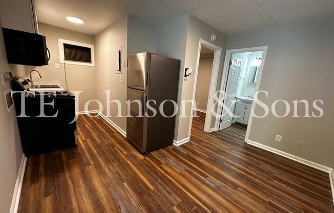 1 bed, 1 bath, $745, Unit 651-R