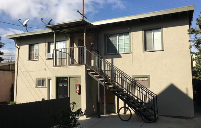 2833 Huron St.
