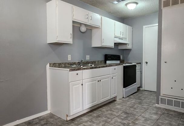 1 bed, 1 bath, 611 sqft, $600, Unit C