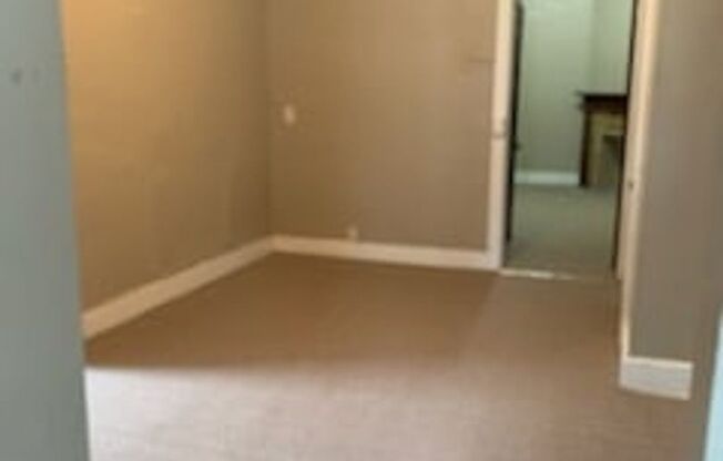 1 bed, 1 bath, $700, Unit Apt 5