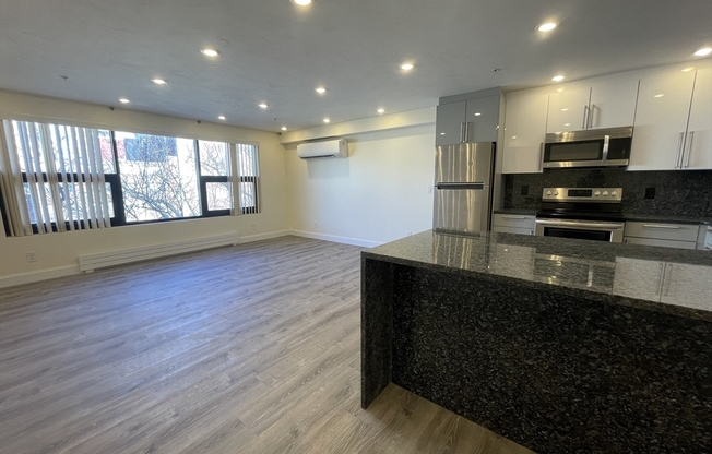 Studio, 1 bath, 500 sqft, $3,100, Unit 405