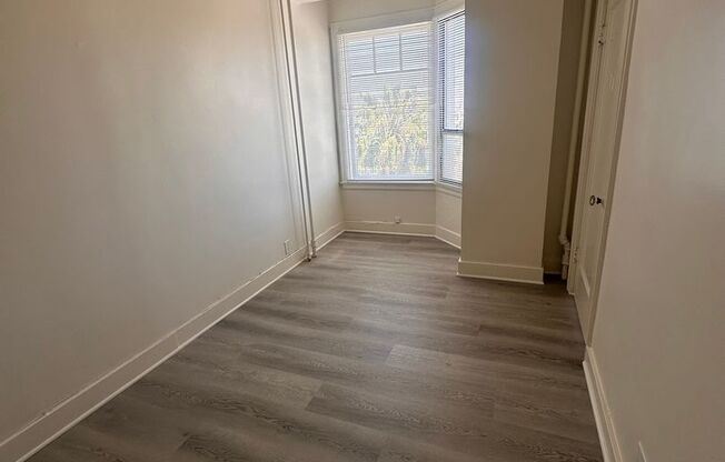 Bright & Spacious 1 Bed / 1 Bath in the Heart of Downtown Long Beach – $2,195