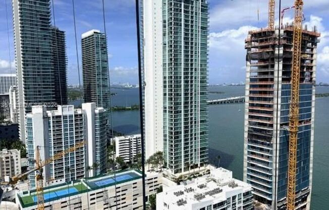 3 beds, 2 baths, 1,395 sqft, $7,250, Unit 460 NE 28th St # 2908