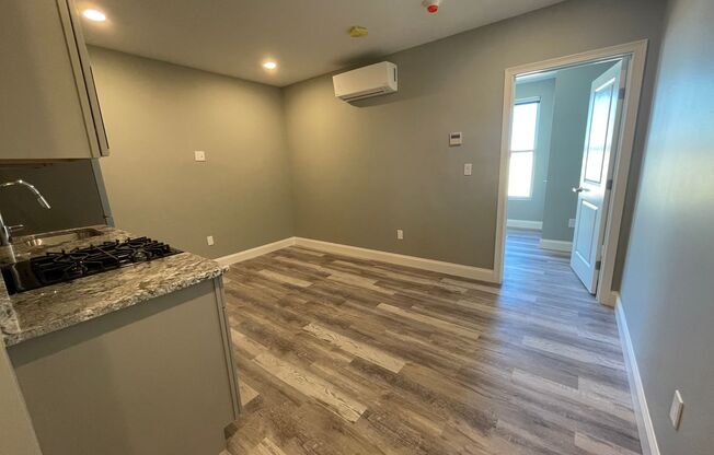 1 bed, 1 bath, 467 sqft, $2,000, Unit 404