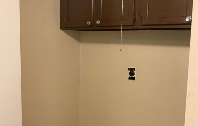 2 beds, 1 bath, 1,193 sqft, $995, Unit 2814 S Gen McMullen Unit 9